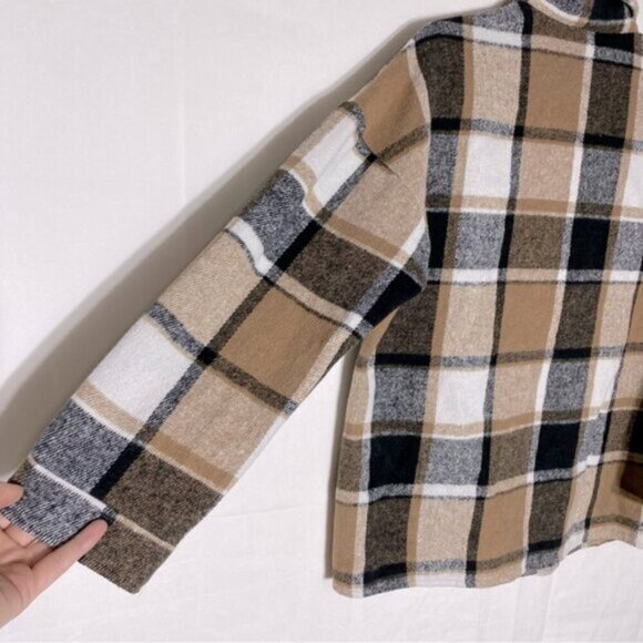 Women’s Tan Brown White Plaid Flannel Button Up Short Shacket S - Picture 10 of 14